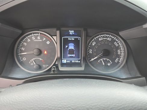 Used 2018 Toyota Tacoma TRD Sport w/ Technology Package image 16