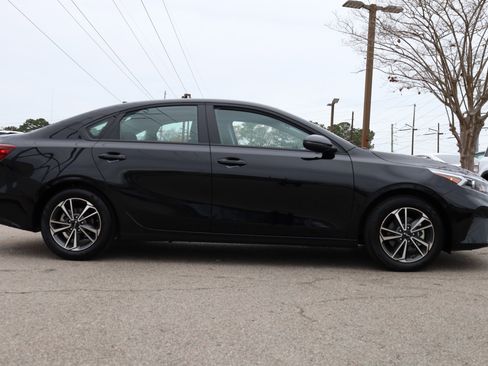 Used 2023 Kia Forte LXS w/ LXS Technology Package image 6