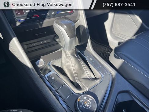 Used 2024 Volkswagen Tiguan SE image 42