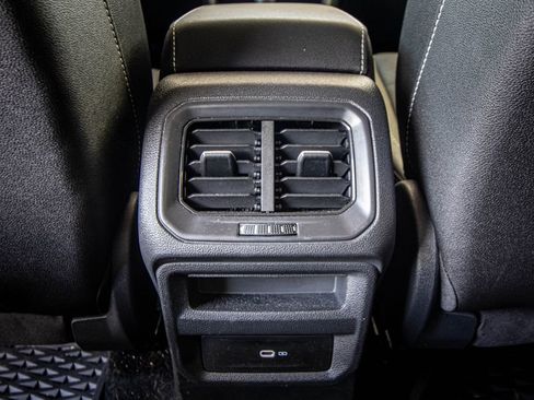 Used 2024 Volkswagen Taos SE AWD/4WD image 27