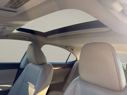 Used 2016 Lexus ES 300h image 19