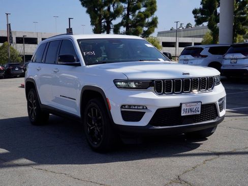 Used 2022 Jeep Grand Cherokee Limited AWD/4WD image 2