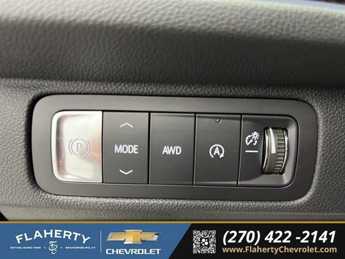 Used 2025 Chevrolet Traverse Z71 w/ Enhanced Driving Package image 26