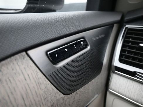 Used 2023 Volvo XC90 T8 Plus image 30