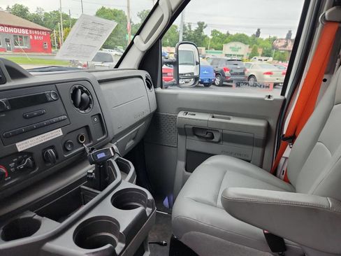 Used 2017 Ford E-450 and Econoline 450 Super Duty w/ Power Windows & Locks Group image 11