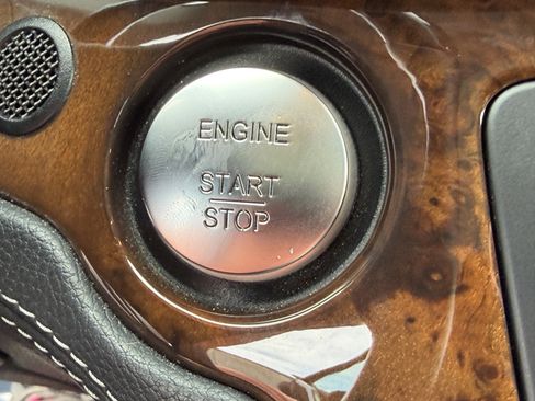 Used 2013 Mercedes-Benz SL 550 image 28