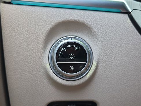 Used 2024 Mercedes-Benz CLE 300 4MATIC Cabriolet image 26