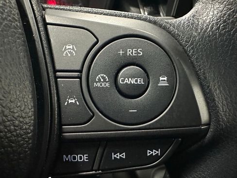 Used 2025 Toyota Corolla LE image 20