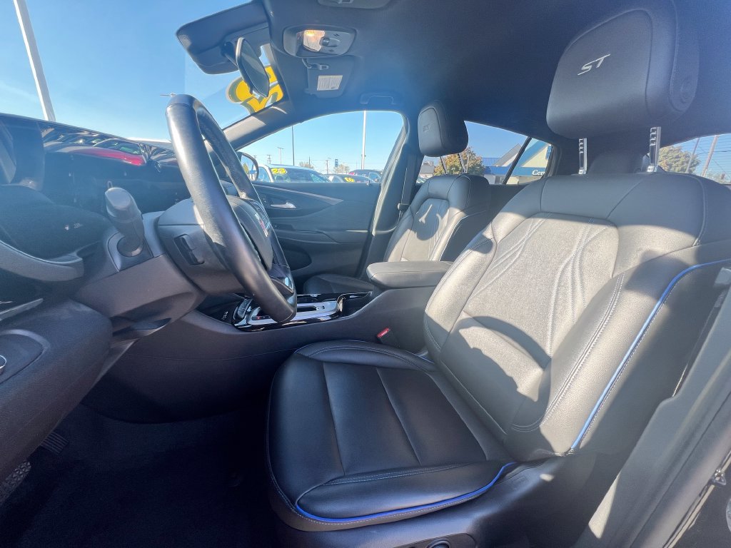 Used 2025 Buick Envista Sport Touring w/ Convenience I Package FWD image 18