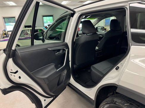 Used 2025 Toyota RAV4 XLE AWD/4WD image 19