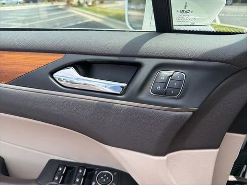 Used 2018 Lincoln MKC Select w/ Select Plus Package AWD/4WD image 13