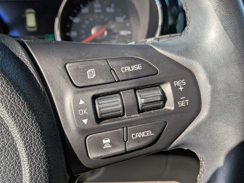 Used 2020 Kia Sedona SX image 23