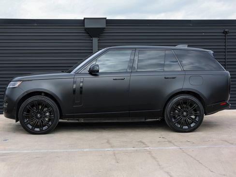 Used 2023 Land Rover Range Rover SE image 2