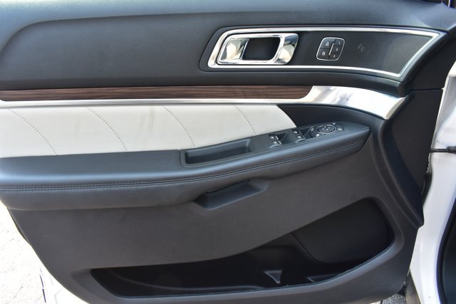Used 2019 Ford Explorer Limited w/ Limited Luxury Package FWD image 12