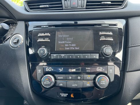 Used 2017 Nissan Rogue SV AWD/4WD image 11