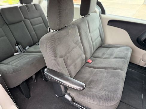 Used 2016 Dodge Grand Caravan American Value Package image 13