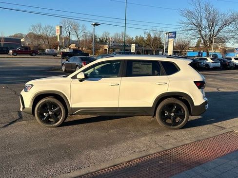 New 2026 Volkswagen Taos SEL AWD/4WD image 4