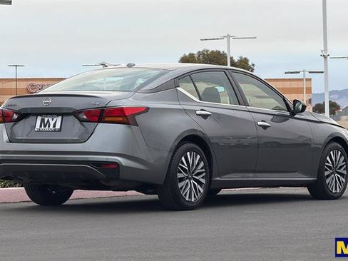 Used 2024 Nissan Altima 2.5 SV FWD image 4