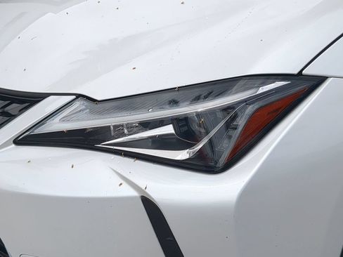 Used 2022 Lexus UX 200 w/ Accessory Package (Z2) FWD image 8