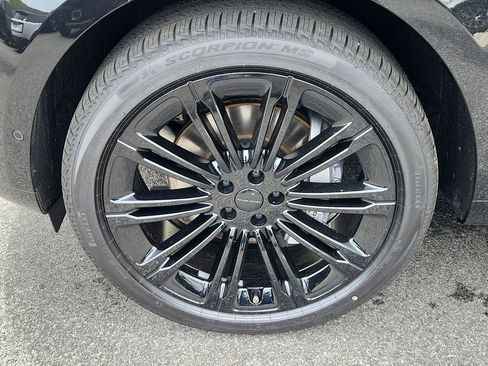 New 2026 Land Rover Range Rover Long Wheelbase SE AWD/4WD image 9