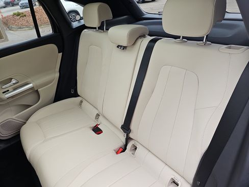 Certified 2025 Mercedes-Benz GLA 250 4MATIC image 15