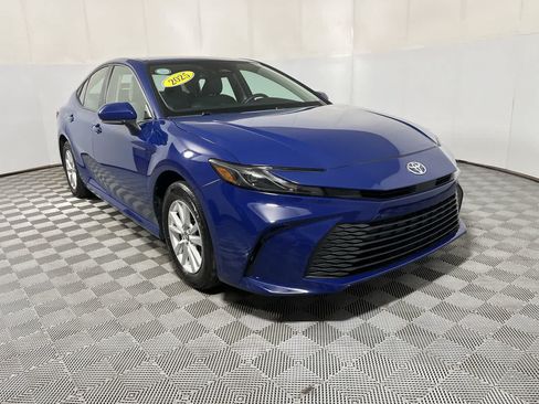 Used 2025 Toyota Camry LE AWD/4WD image 2
