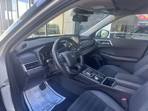 Used 2024 Mitsubishi Outlander SE image 29