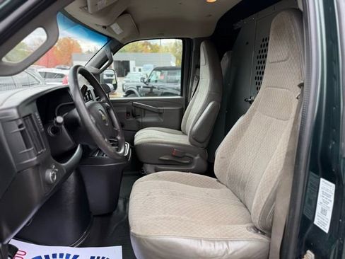 Used 2016 Chevrolet Express 2500 image 2