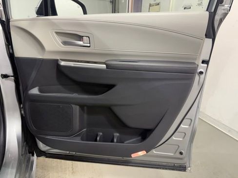 Used 2021 Toyota Sienna XLE image 30