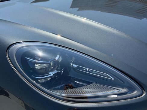 Certified 2023 Porsche Macan S AWD/4WD image 12