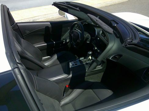 Used 2015 Chevrolet Corvette Z06 w/ 3LZ Preferred Equipment Group RWD image 29