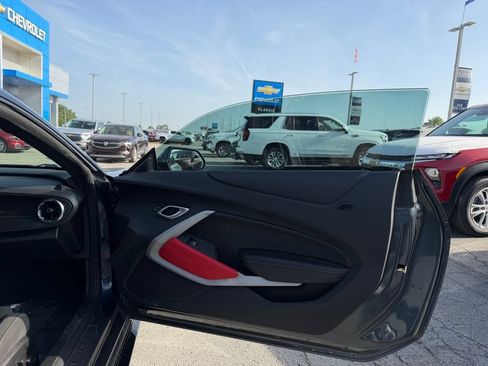 Used 2022 Chevrolet Camaro SS RWD image 9