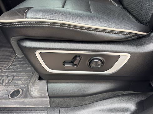Used 2023 RAM 1500 Laramie AWD/4WD image 17