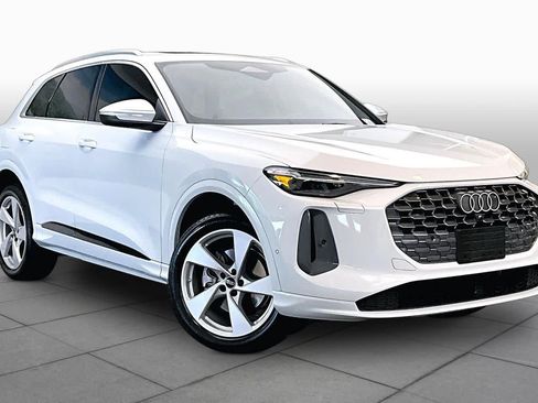 Certified 2025 Audi Q5 Premium Plus AWD/4WD image 3