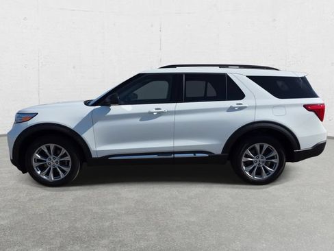 Used 2024 Ford Explorer XLT w/ Equipment Group 202A AWD/4WD image 8