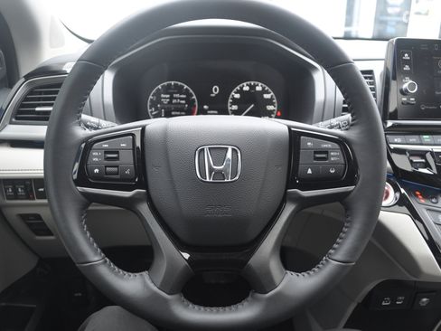 Certified 2025 Honda Odyssey Touring image 21
