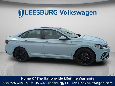 New 2026 Volkswagen Jetta SE image 2