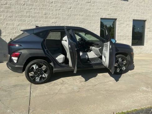 Certified 2025 Hyundai Kona SEL AWD/4WD image 9