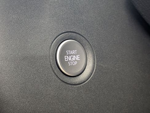 Used 2023 Volkswagen ID.4 2WD image 32