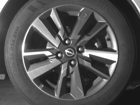 Used 2025 Nissan Versa SV FWD image 13