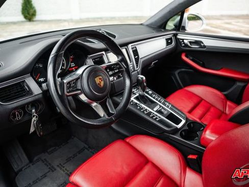 Used 2015 Porsche Macan Turbo image 2