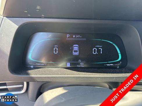 Used 2024 Hyundai Elantra SE FWD image 5