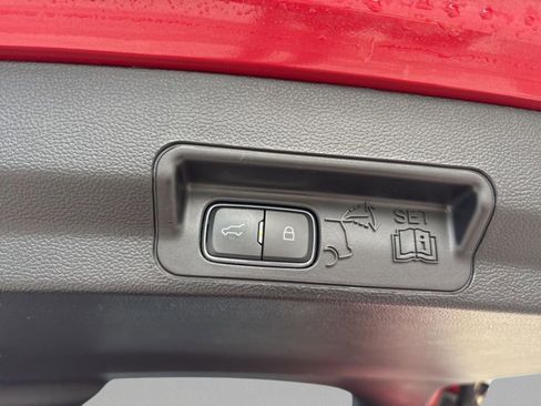 Used 2020 Ford Explorer XLT w/ Equipment Group 202A image 32