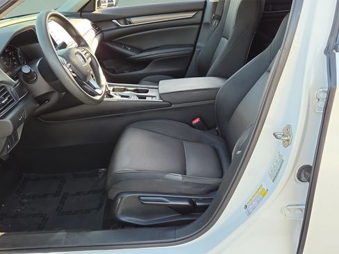Used 2020 Honda Accord LX image 9