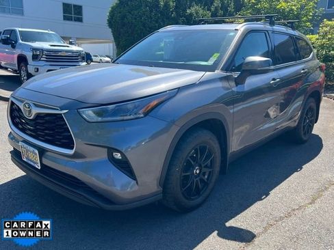 Used 2021 Toyota Highlander XLE AWD/4WD image 3