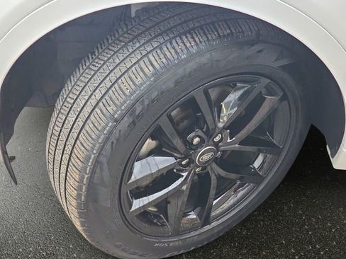 Used 2025 Land Rover Discovery Sport S image 34