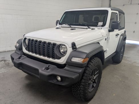 Certified 2026 Jeep Wrangler Sport AWD/4WD image 11