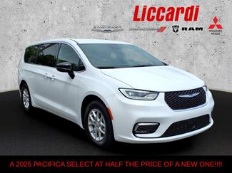 Used 2025 Chrysler Pacifica Select FWD video 1