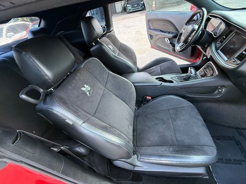 Used 2018 Dodge Challenger R/T Scat Pack w/ Leather Interior Group RWD image 15