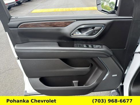 Used 2023 Chevrolet Suburban Z71 w/ Luxury Package AWD/4WD image 21